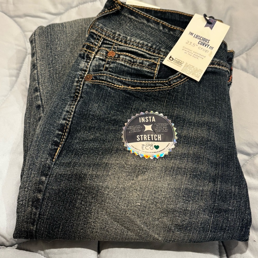 Wallflower Luscious Curvy fit Dark Wash Denim Jeans, 23.5” crop, size 5/27 reg